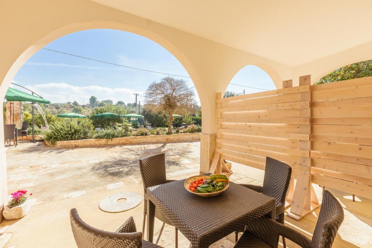 Casolare Lodedo Aparthotel Ceglie Messapica Buitenkant foto